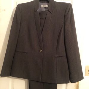 Women’s pant suit